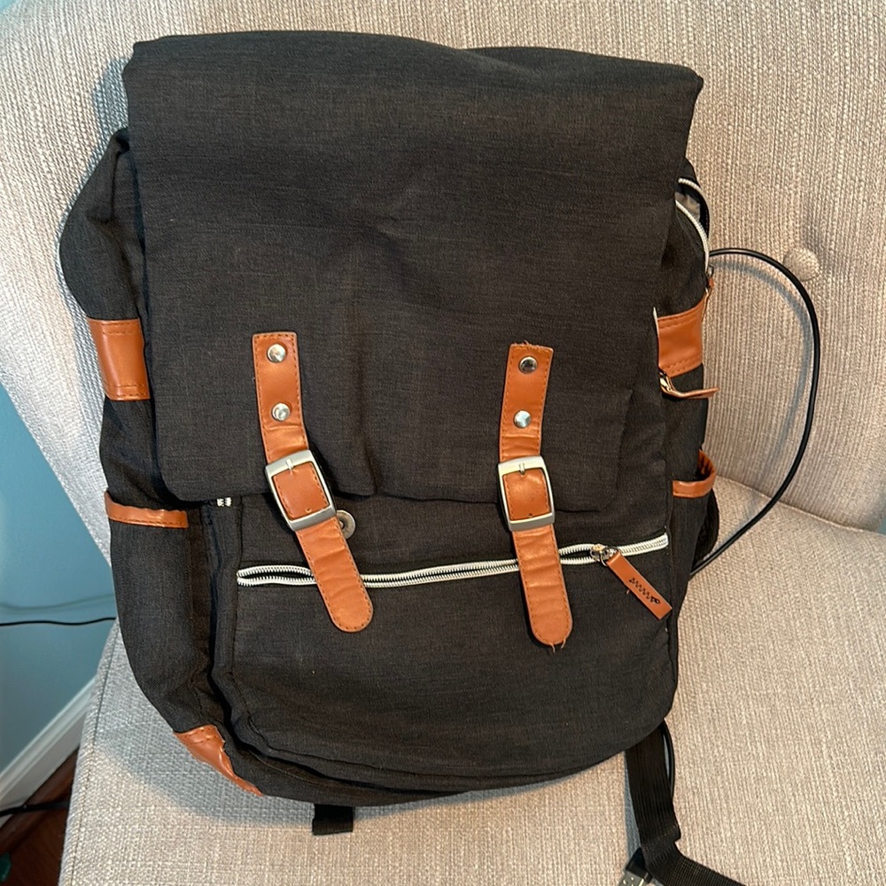 Fashionable black back pack